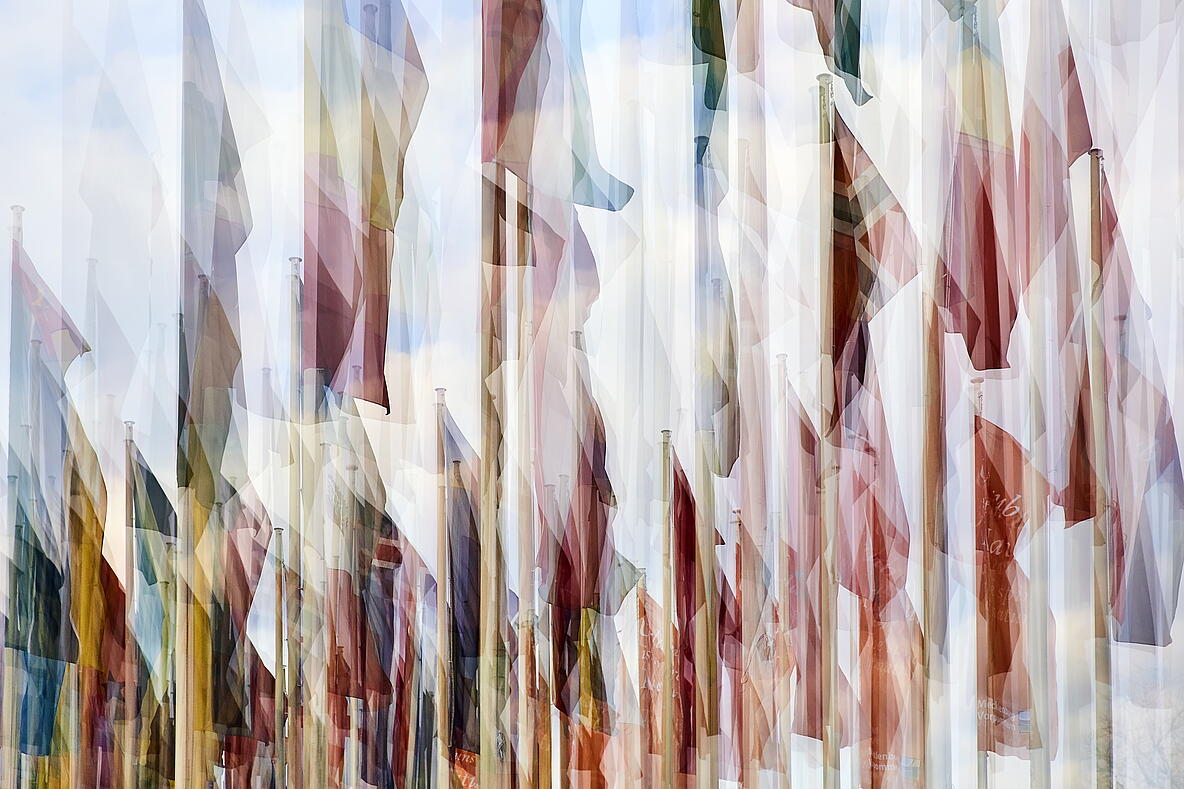 Flaggenmaste verschiedener Länder 