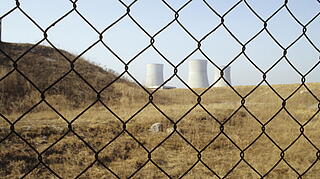Zaun vor Atomwerk