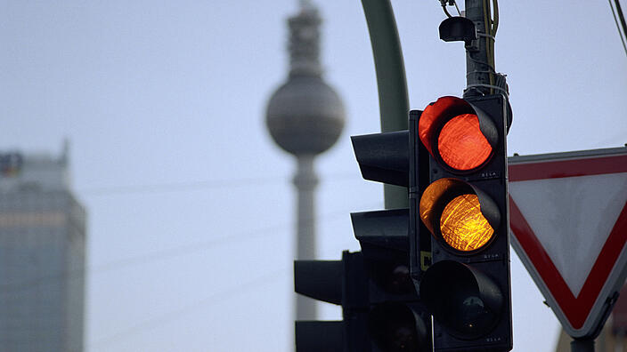 Ampel die von rot auf orange wechselt