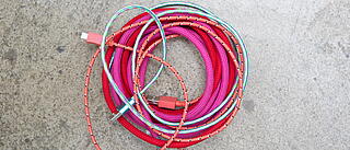mehrere Kabel aufeinander gelegt