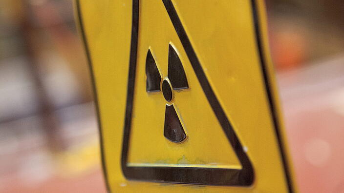 Schild: Vorsicht erhöhte Strahlung!